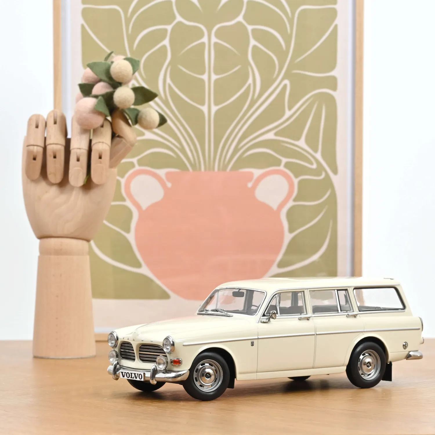 Norev Volvo Amazon Break 1968 miniature 1/18 blanc perle