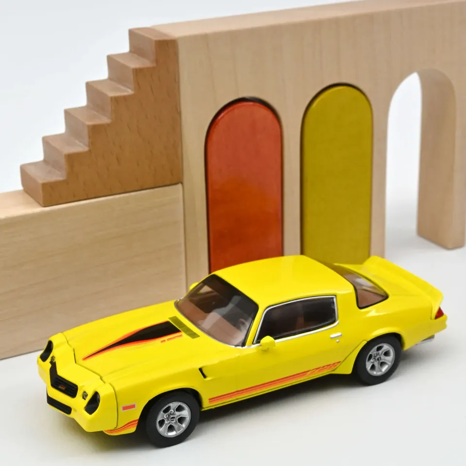 Norev Chevrolet Camaro Z28 1980 voiture miniature 1/43 jaune