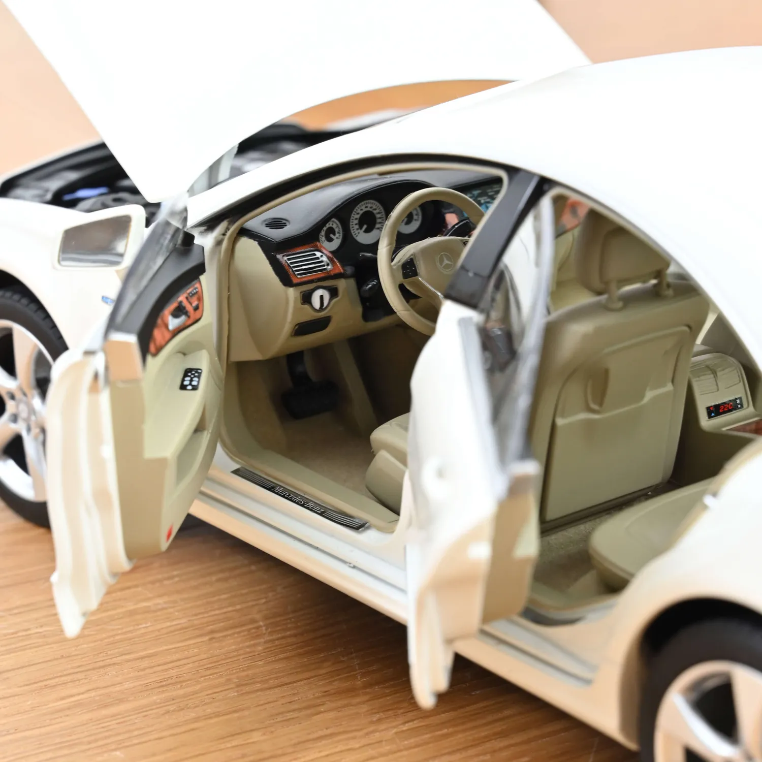 Norev Mercedes CLS Coupe 2011 miniature 1/18 blanc