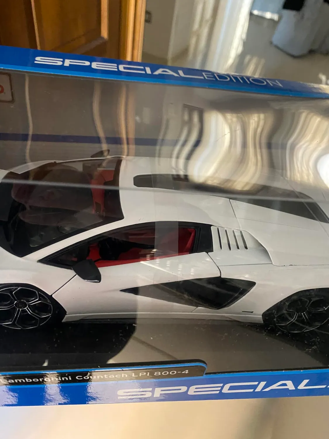 Maisto Countach LPI 800-4 voiture miniature 1:18 blanche métal