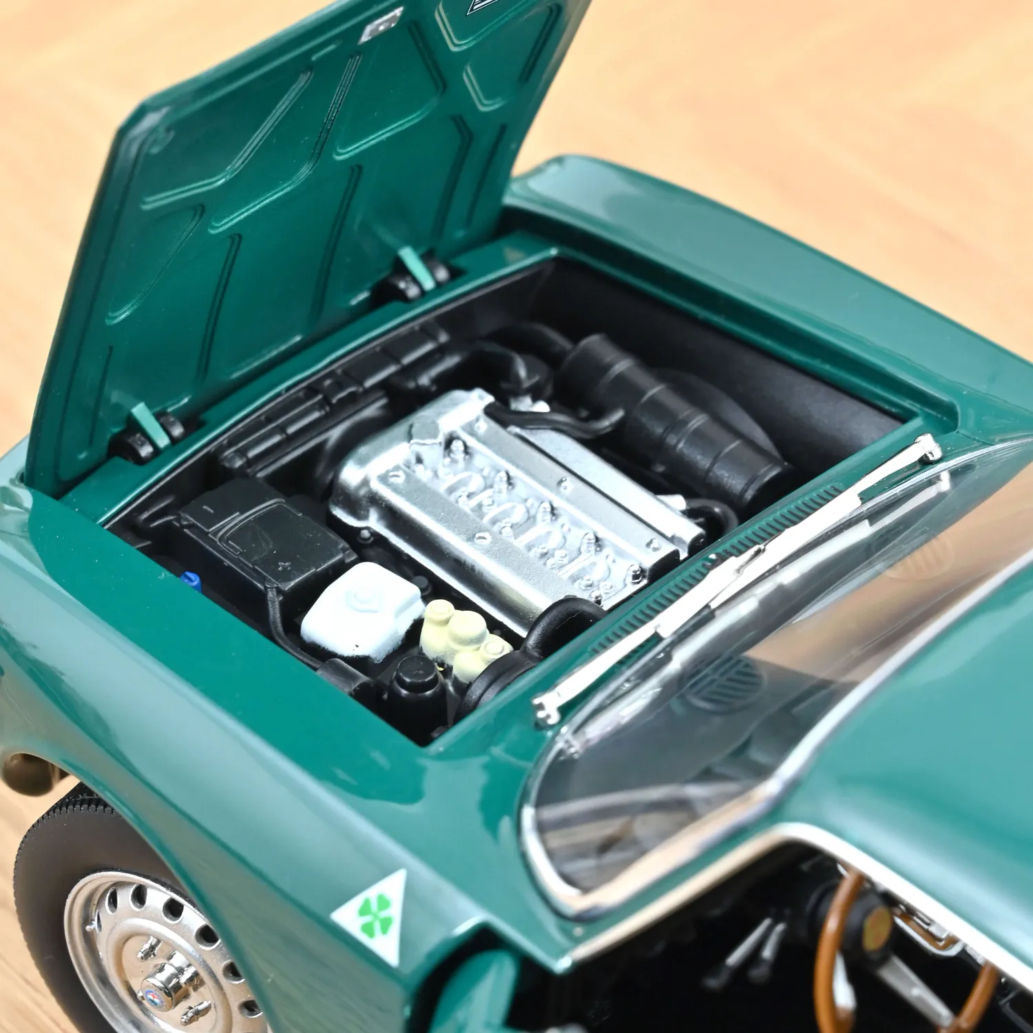 Norev Alfa Romeo 2000 GTV 1973 voiture miniature 1/18 Vert Pin