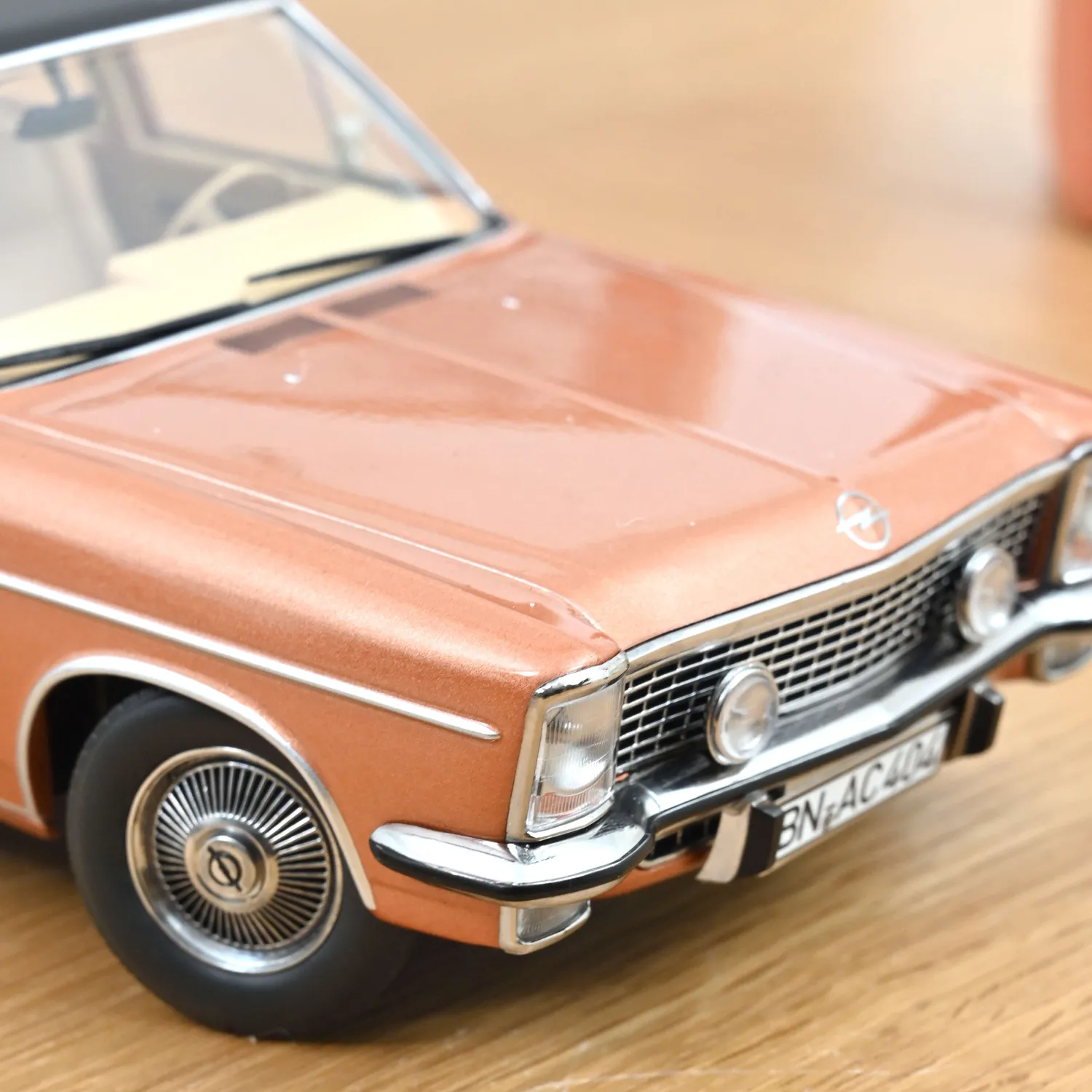 Norev Opel Diplomat V8 1969 miniature 1/18 rouge cuivre