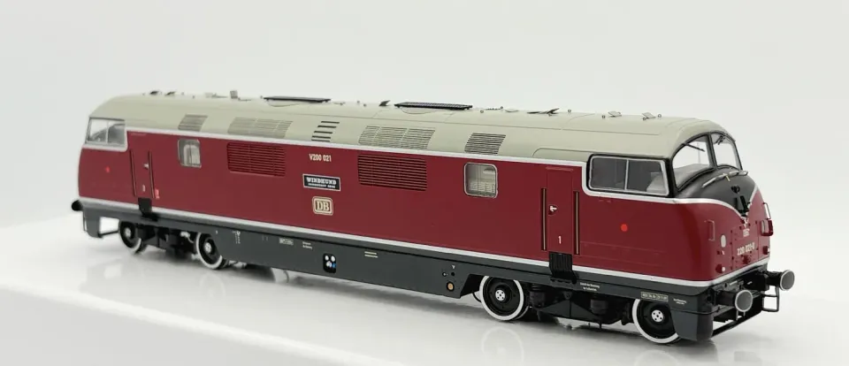 MINIS Class 42 D821 Greyhound locomotive diesel V200