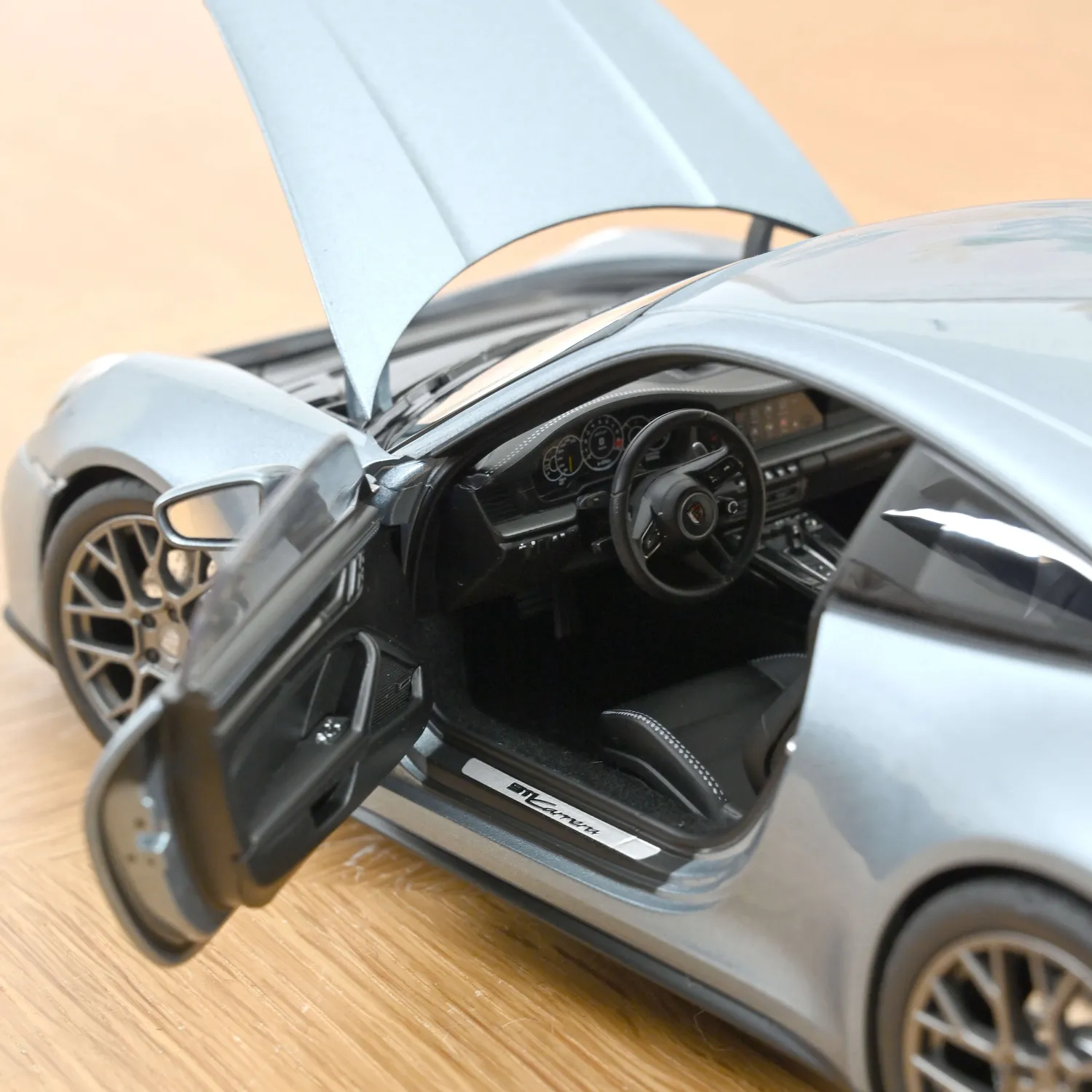 Norev Porsche 911 Carrera 2025 964 miniature 1/18 gris polaire