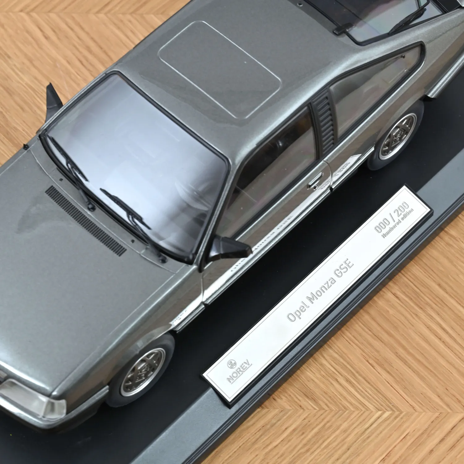 Norev Opel Monza GSE 1984 voiture miniature 1/18 anthracite