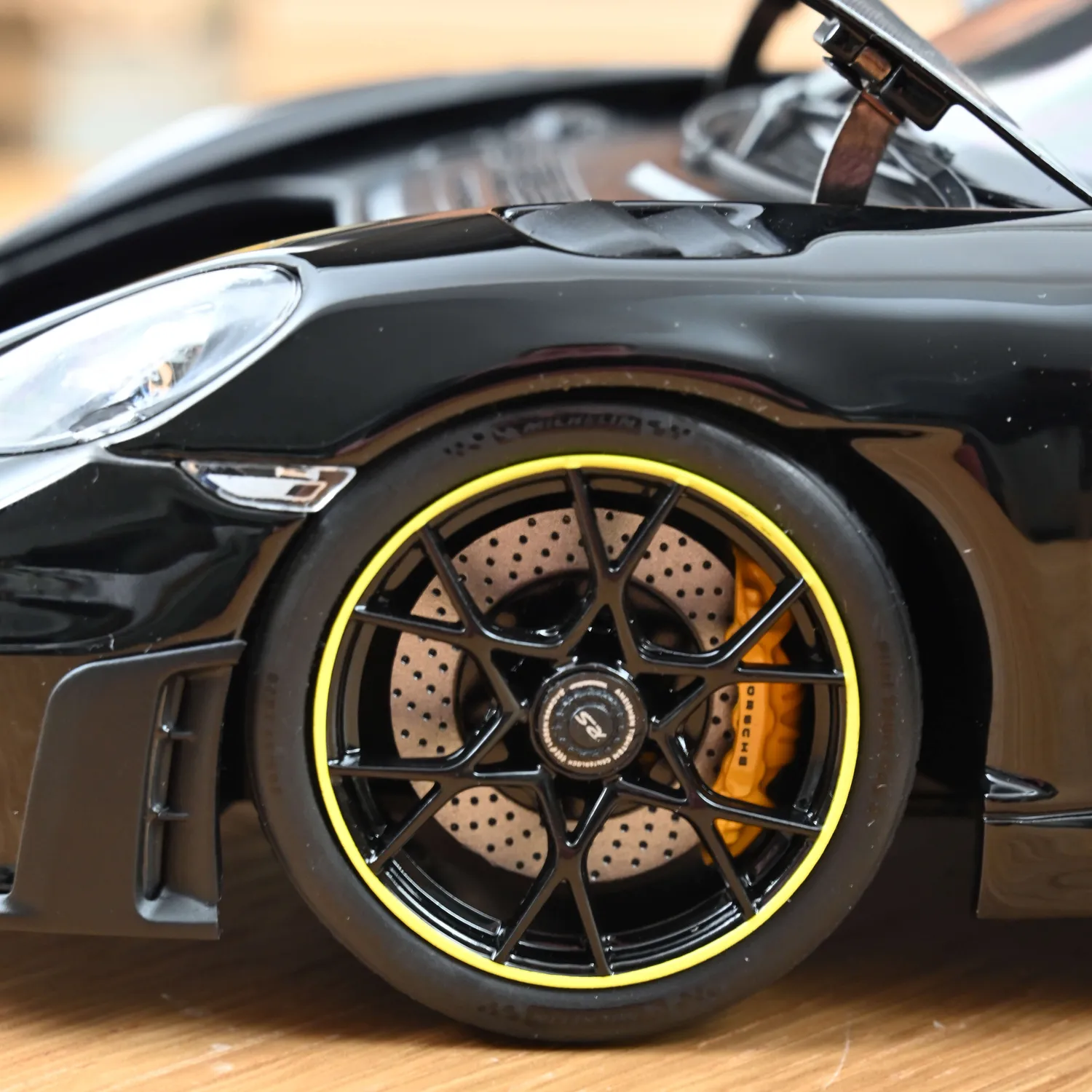 Norev Porsche Cayman GT4 RS miniature 1/18 noir Weissach