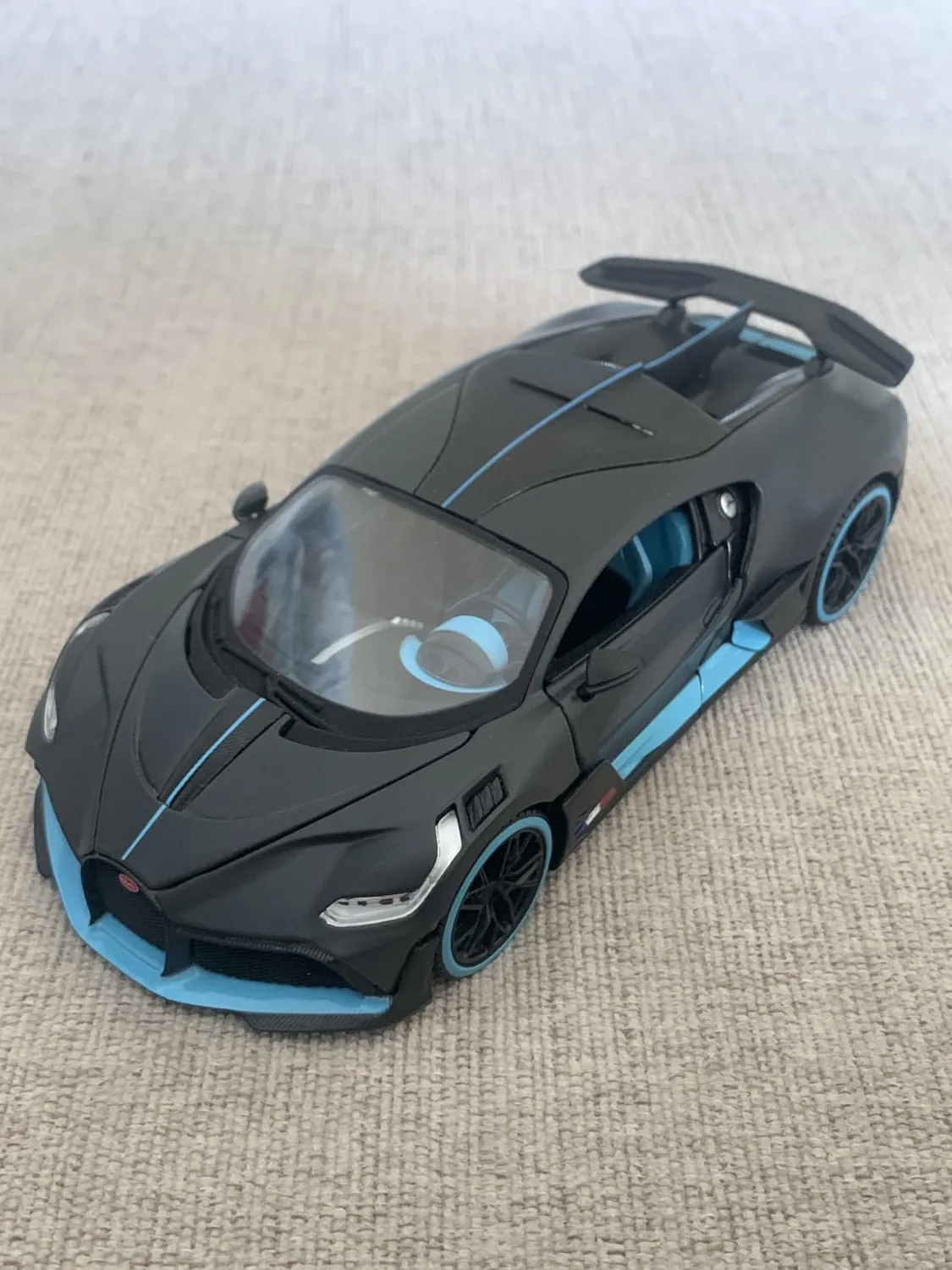 Maisto Bugatti Divo 390642 voiture miniature 1/24 gris foncé