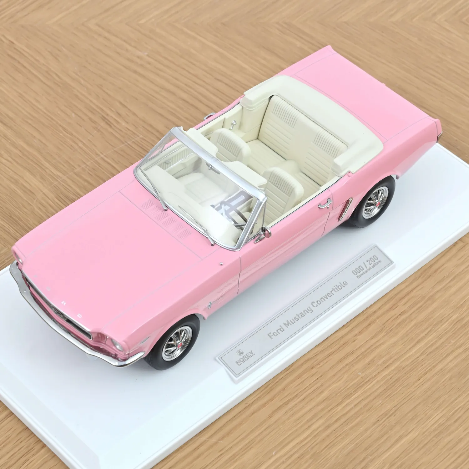 Norev Ford Mustang Convertible 1965 miniature 1/18 rose