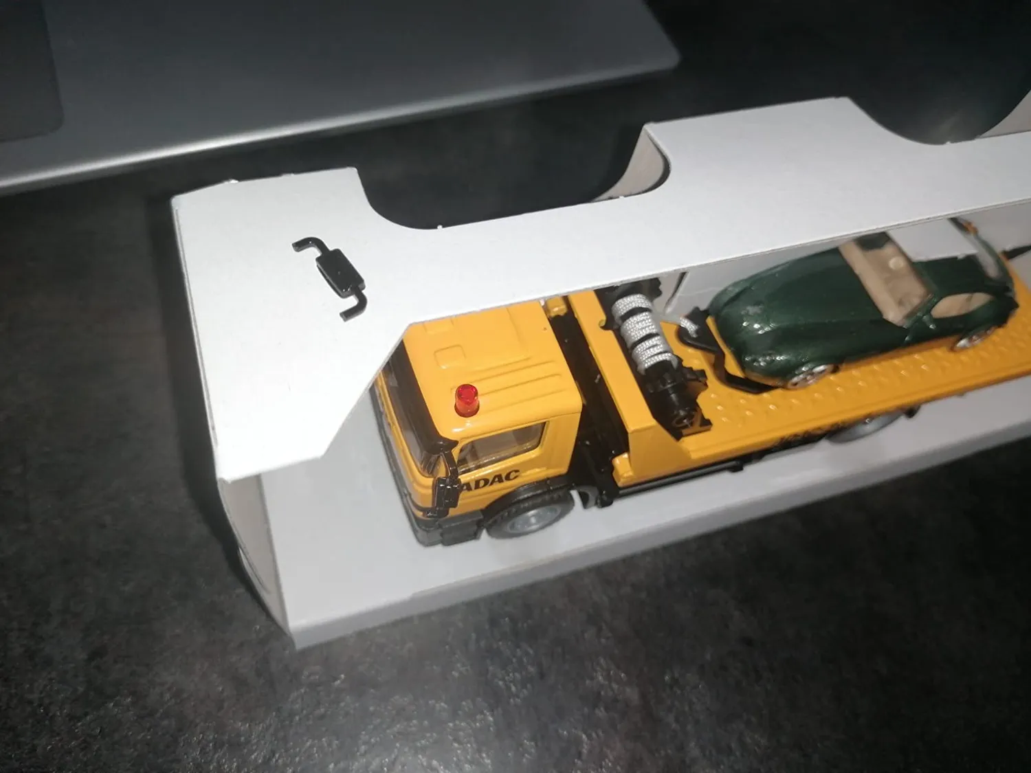 Siku 2712 dépanneuse + voiture miniature 1/55 jaune ADAC