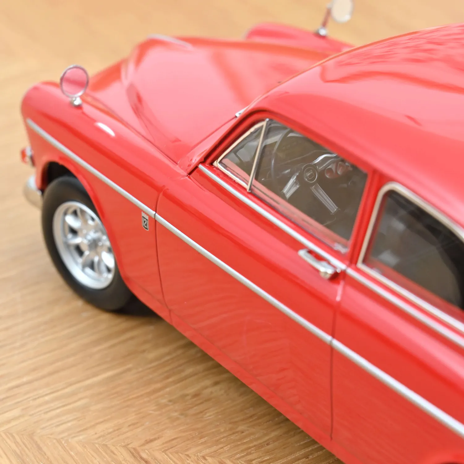 Norev Volvo 123 GT 1968 voiture miniature 1/18 rouge
