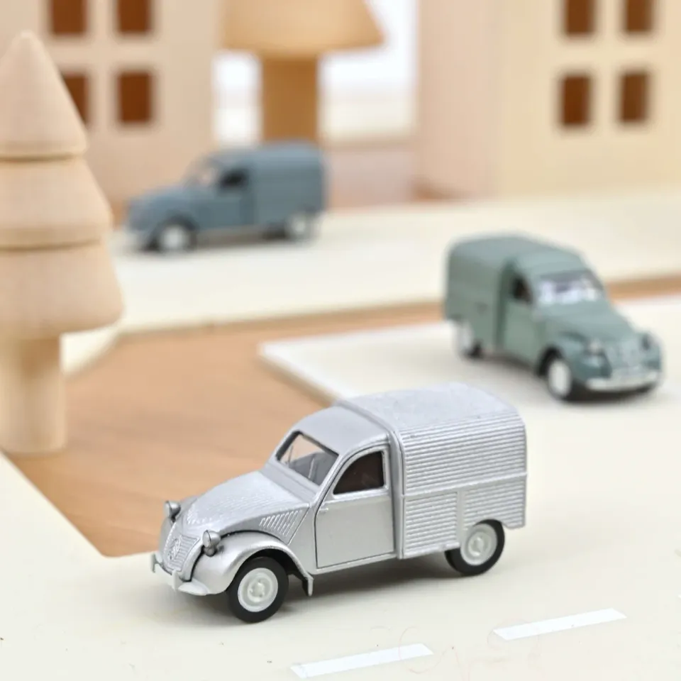 Norev Citroën 2CV Fourgonnette miniature 1/64 gris 1950