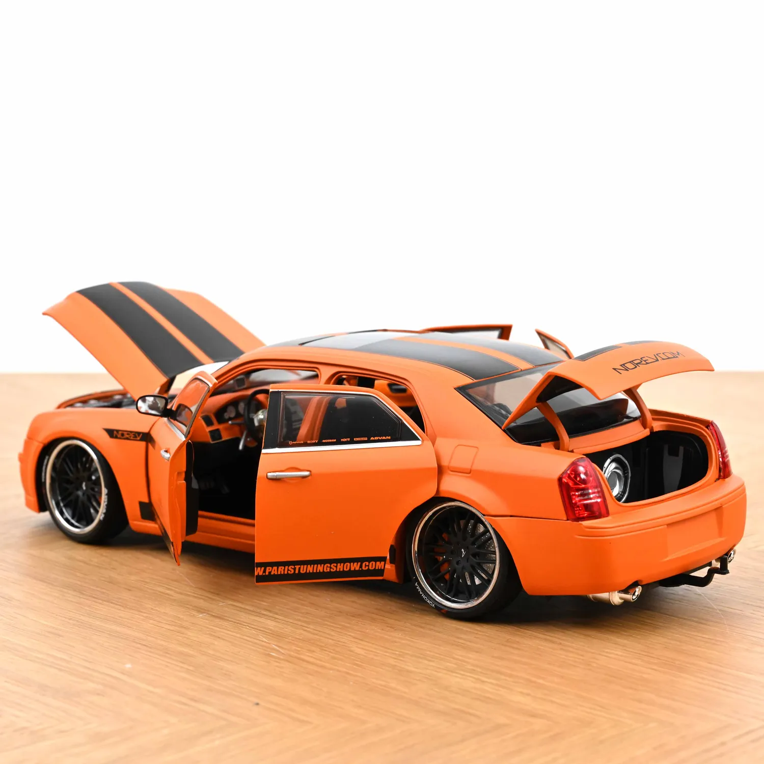 Norev Chrysler 300C Parotech + Jet Ski miniature 1/18 orange/noir