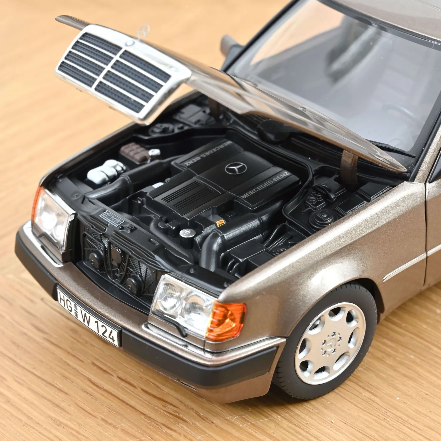 Norev Mercedes 500 E 1990 miniature 1/18 impala métallisé