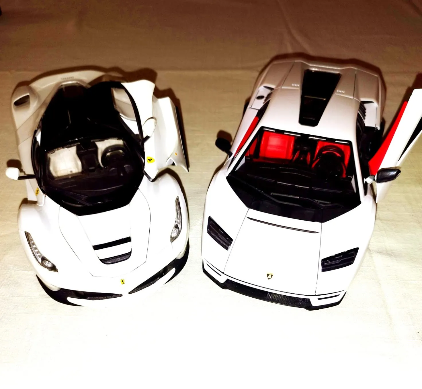 Maisto Countach LPI 800-4 voiture miniature 1:18 blanche métal