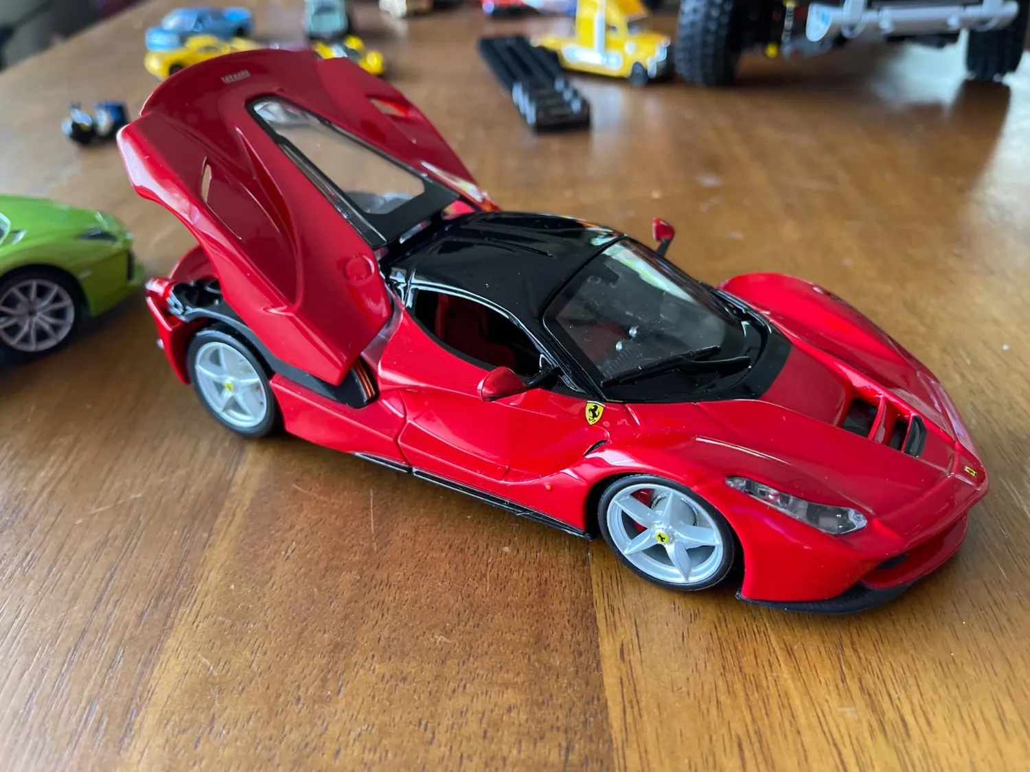 Maisto 2043103 Ferrari kit maquette 1/24 coloris aléatoire