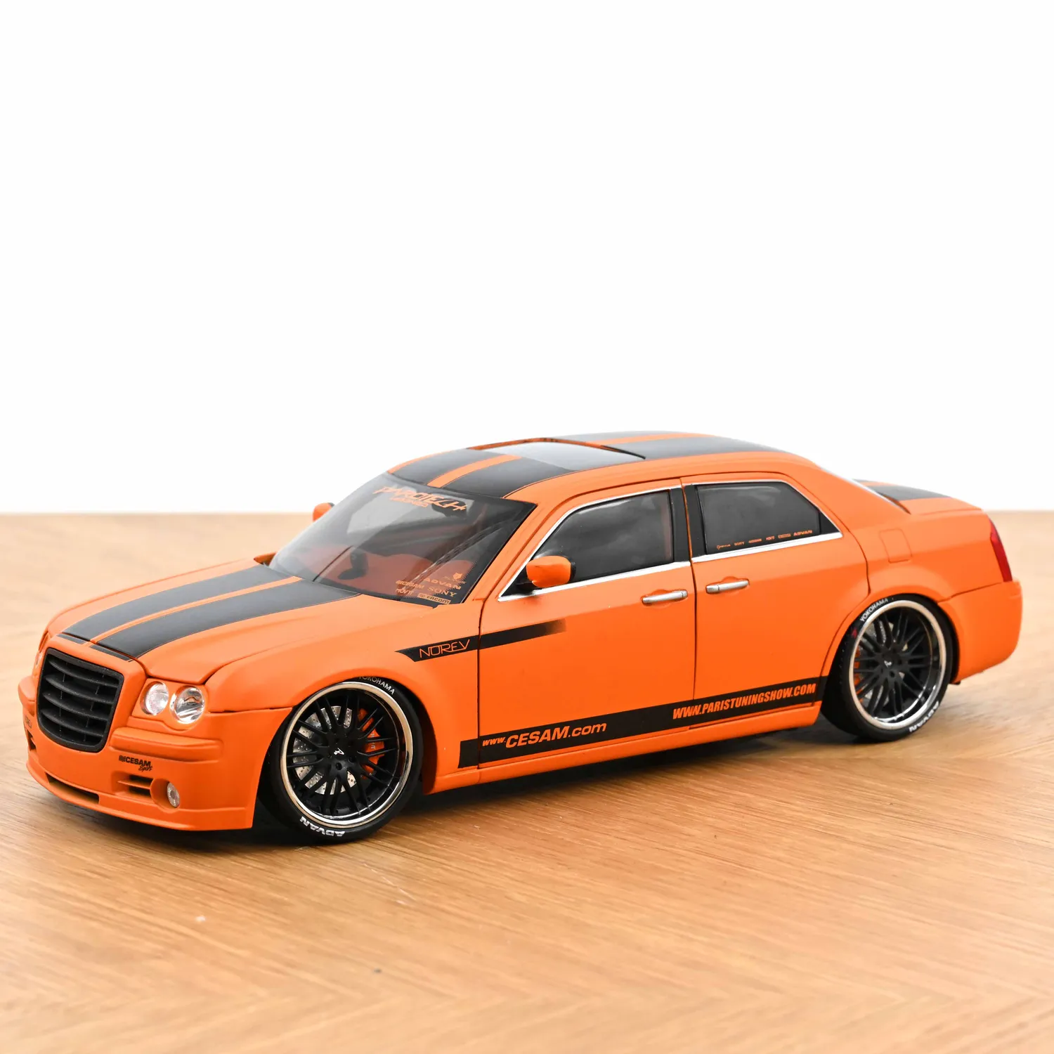 Norev Chrysler 300C Parotech + Jet Ski miniature 1/18 orange/noir