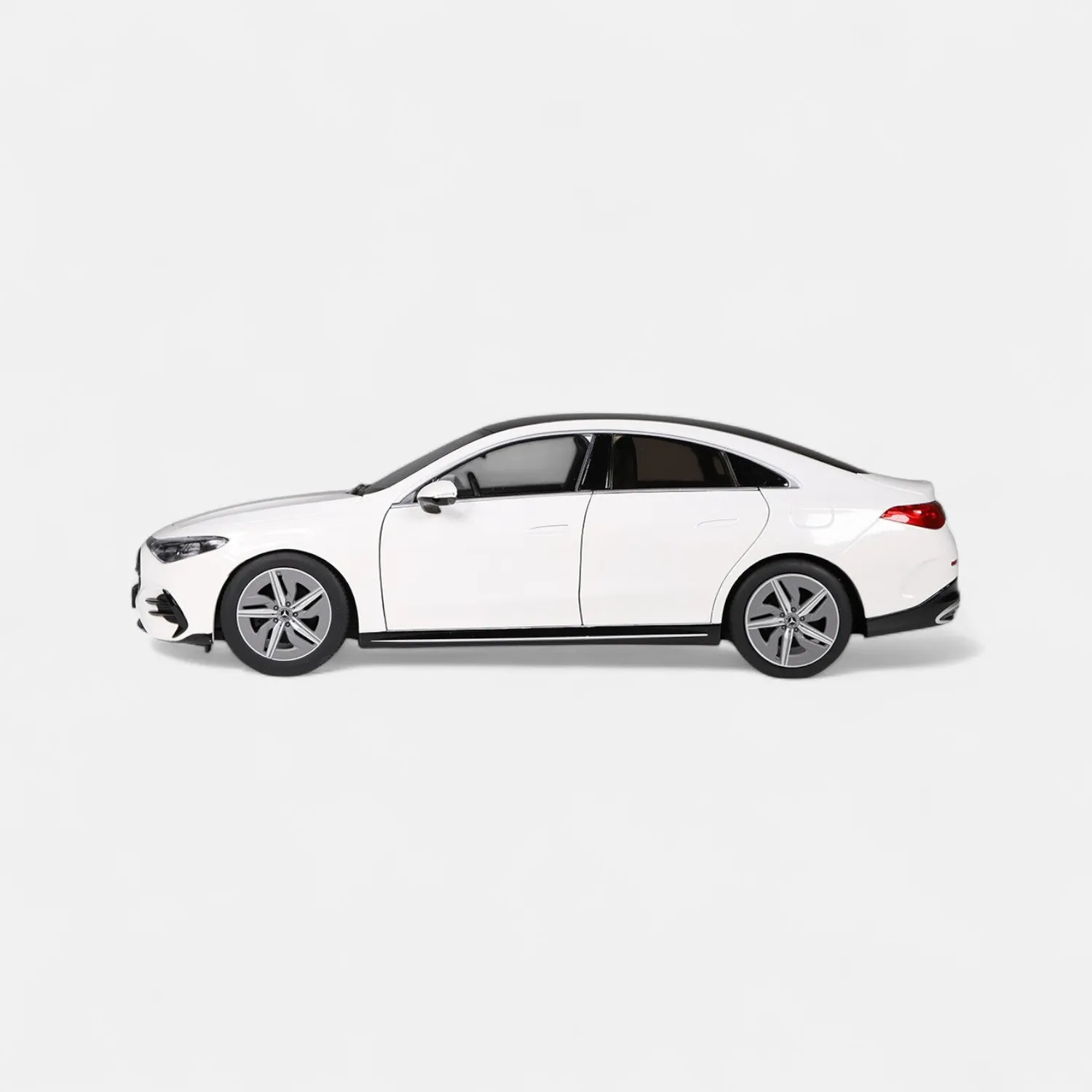 NZG Mercedes CLA Coupé voiture miniature 1:18 hybride