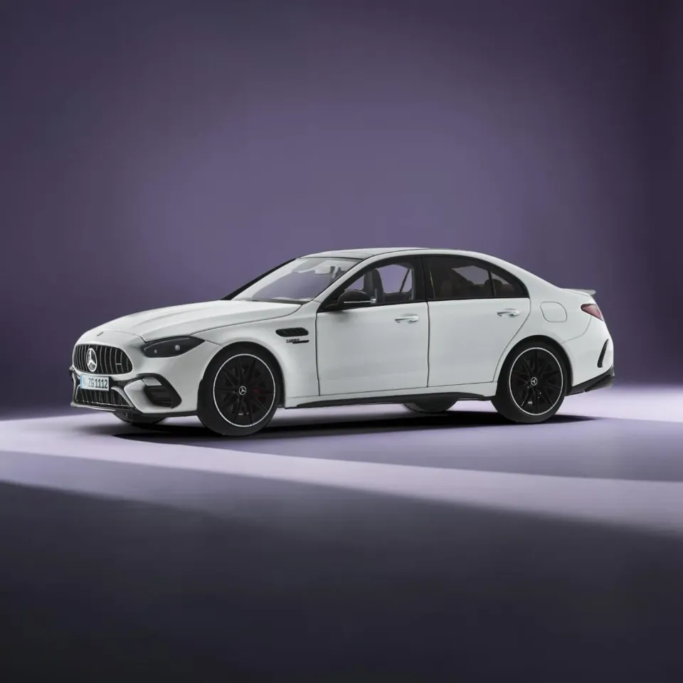 NZG Mercedes-AMG C 63 S miniature 1/18 blanc opalithe