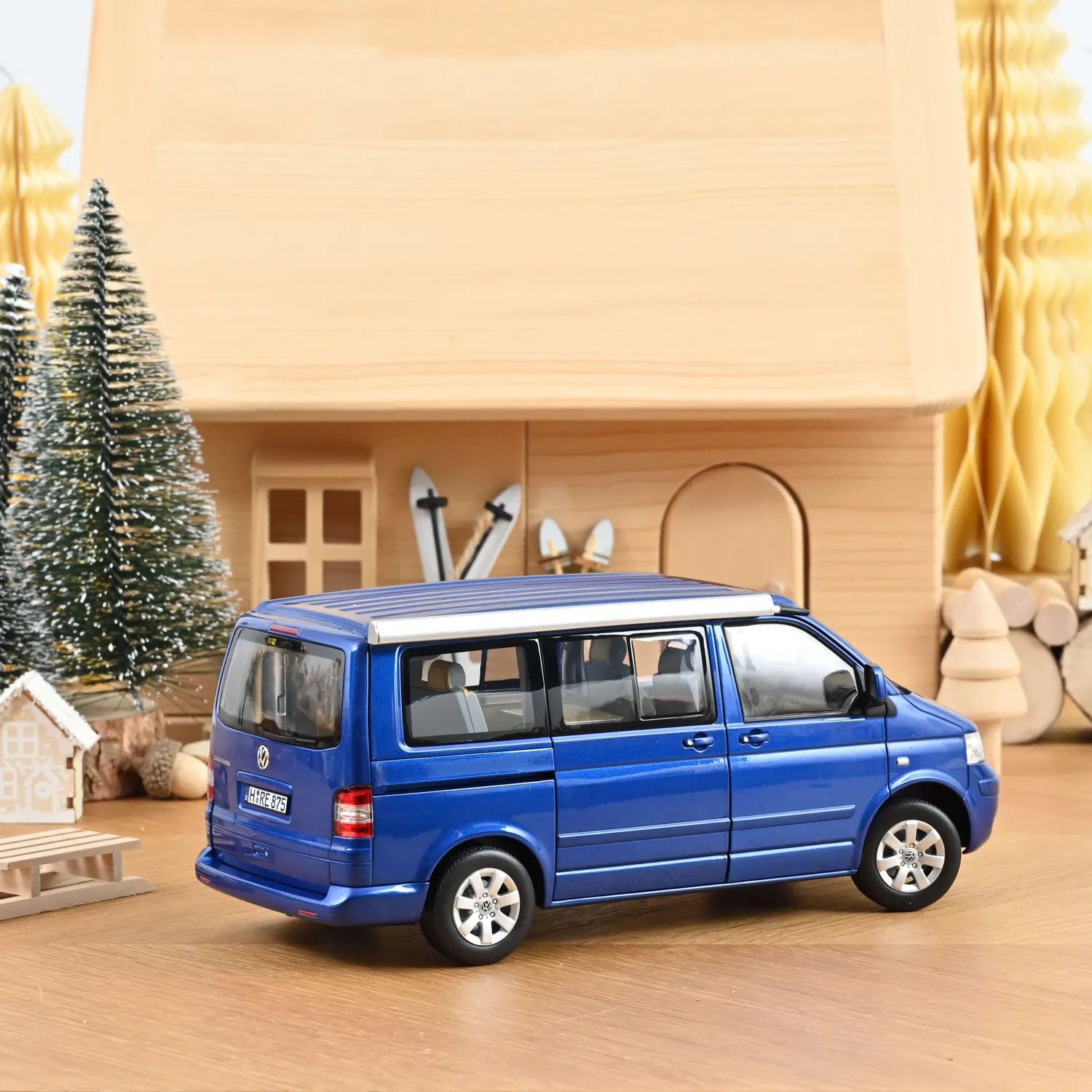 Norev VW California 2003 miniature 1/18 bleu Ravenna
