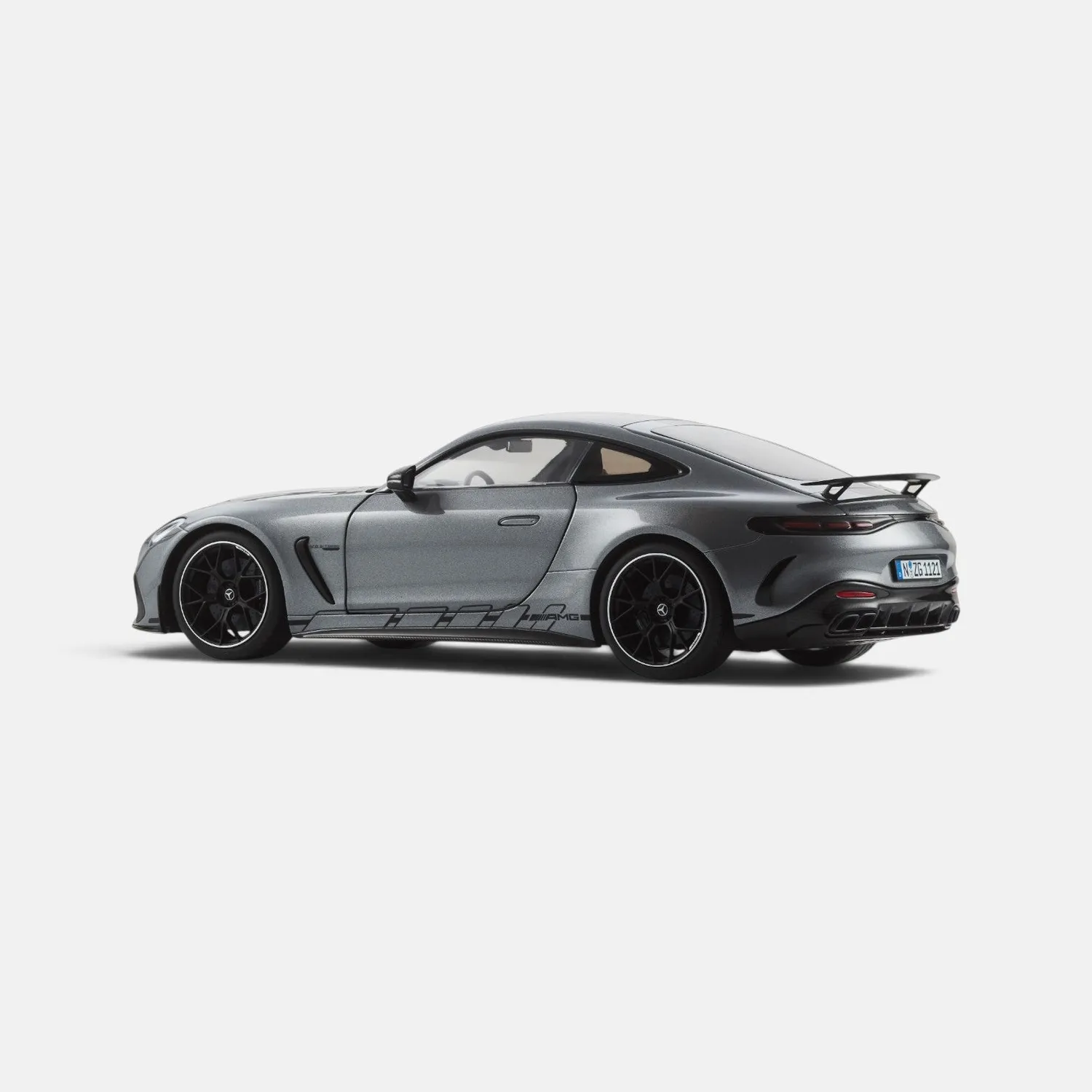 NZG Mercedes-AMG GT 63 PRO 4MATIC+ miniature 1/18 gris sélénite
