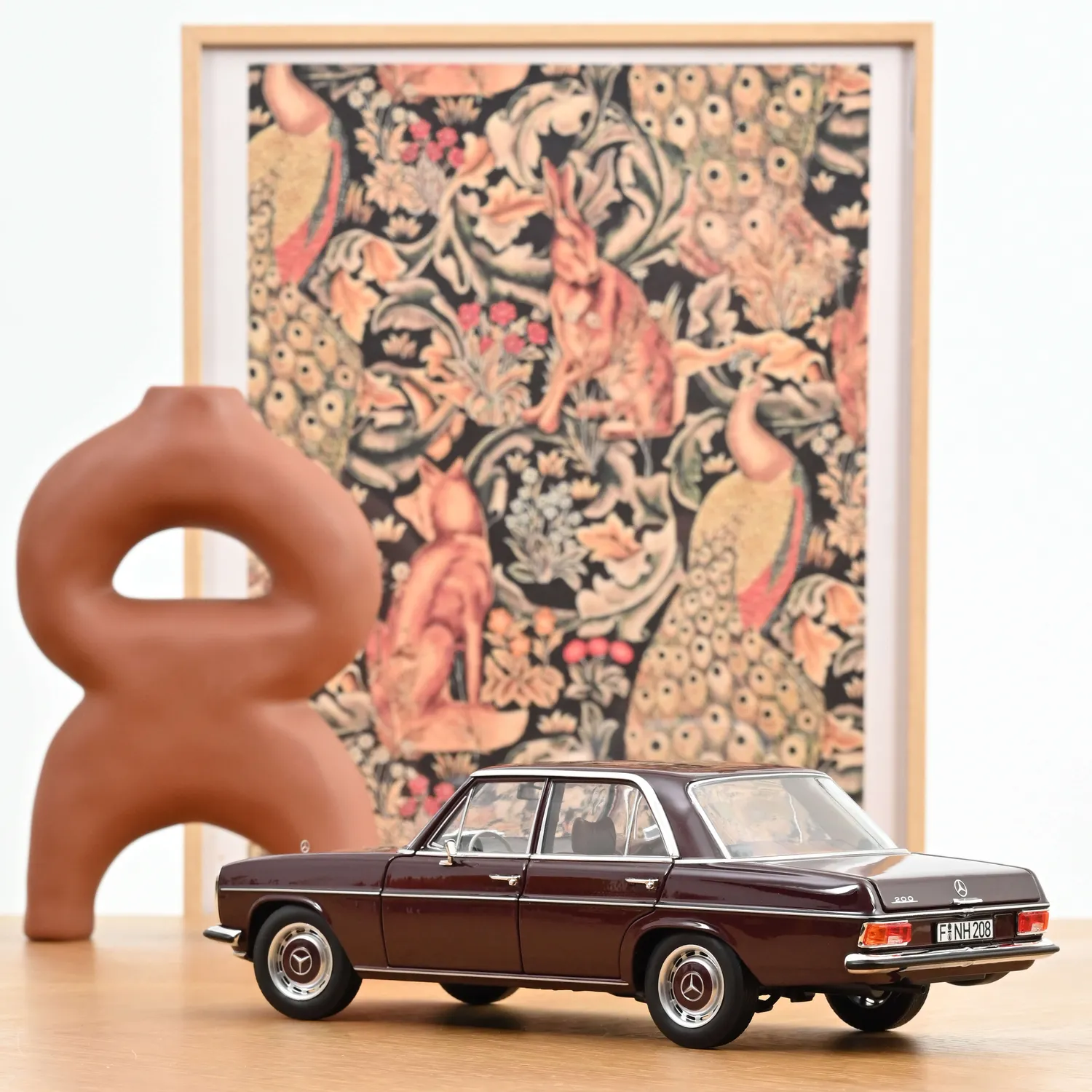 Norev Mercedes-Benz 200 1968 miniature 1/18 rouge brun foncé