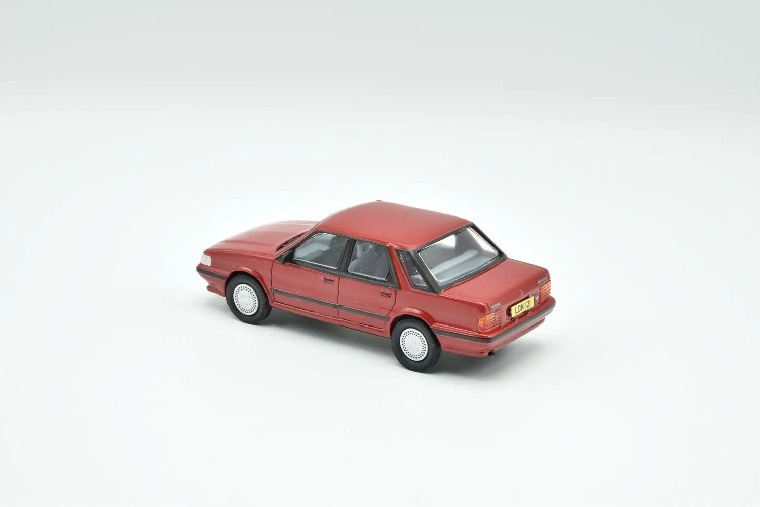 Brooklin Lansdowne Austin Montego 1984 1.6L voiture miniature rouge 1/43