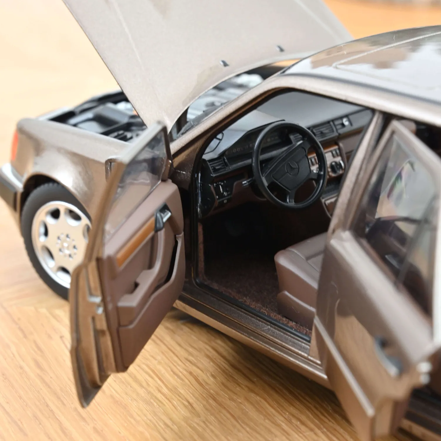 Norev Mercedes 500 E 1990 miniature 1/18 impala métallisé