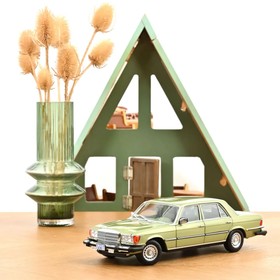 Norev Mercedes 450 SEL miniature 1/18 vert argent US 1979