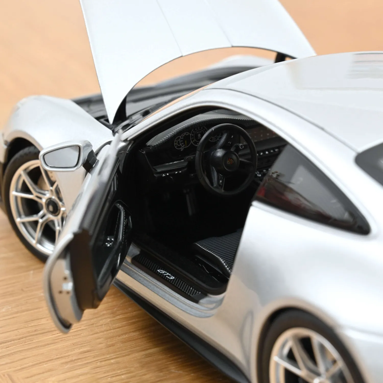 Norev Porsche 911 GT3 Touring miniature 1/18 argent