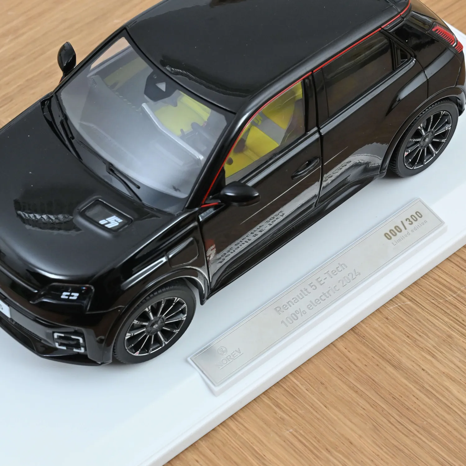 Norev Renault 5 E-Tech 2024 miniature 1/18 noir étoilé