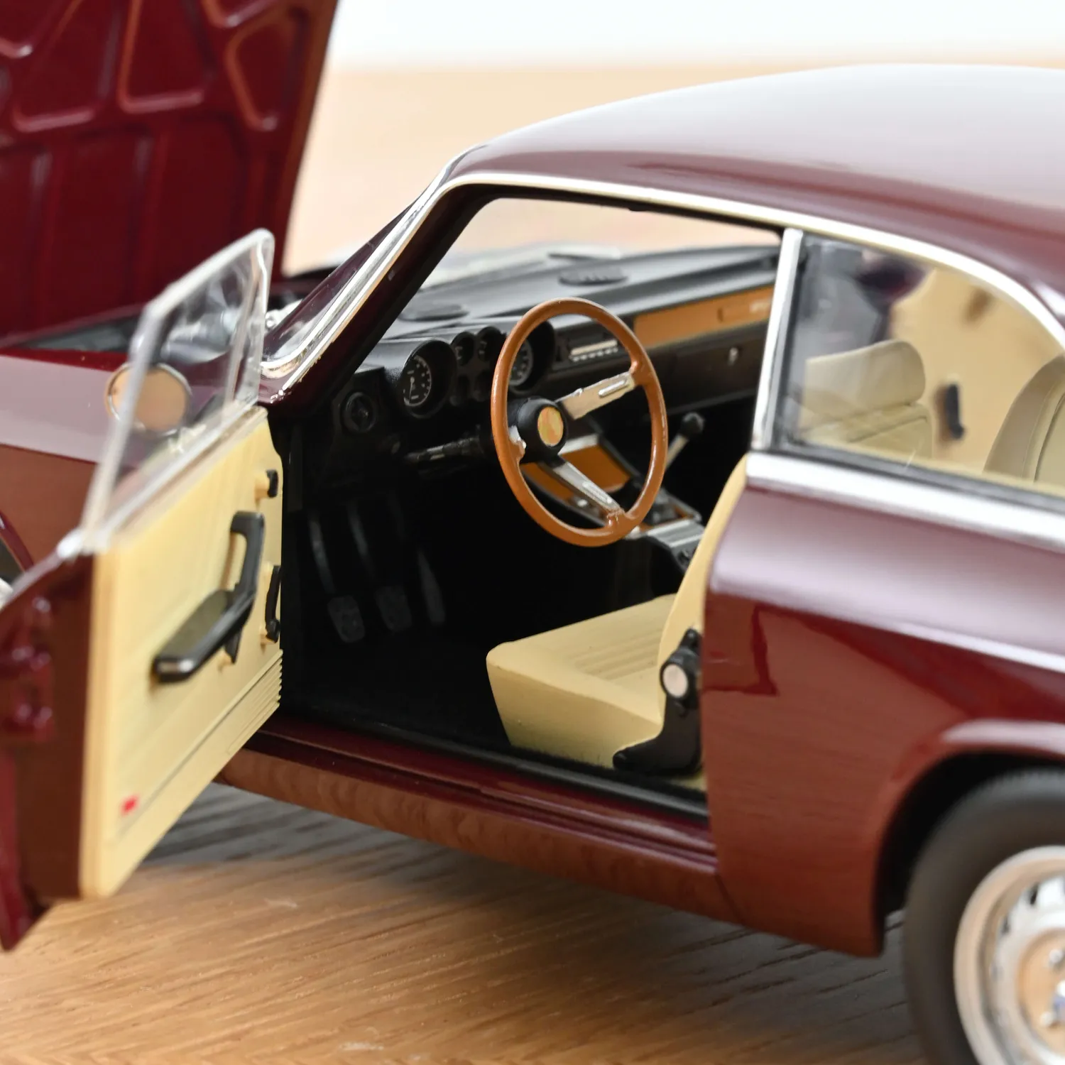 Norev Alfa Romeo 2000 GTV 1973 miniature 1/18 amarante