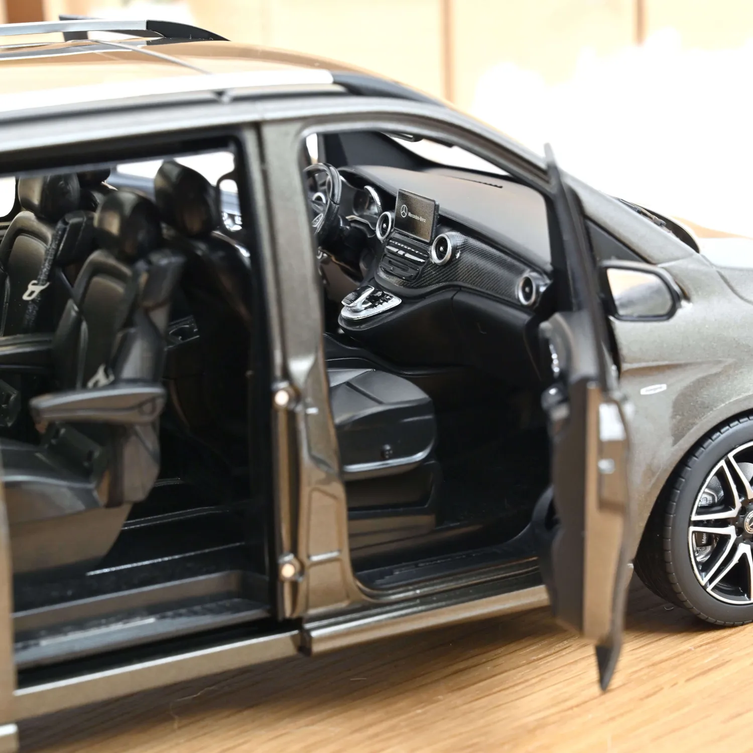 Norev Mercedes Classe V AMG-Line miniature 1/18 gris 2018