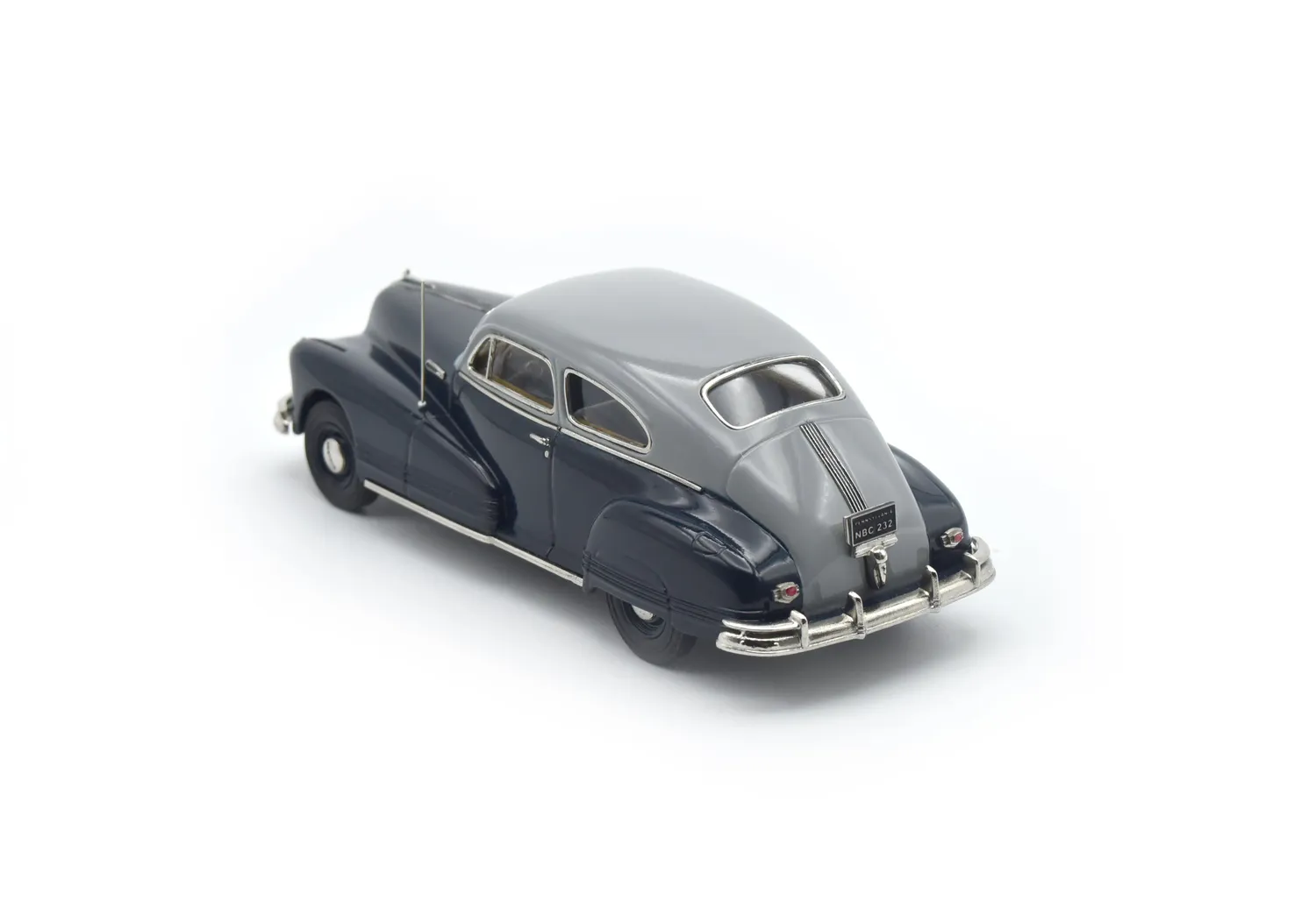 Brooklin Limited Pontiac Torpedo 1946 miniature sedan