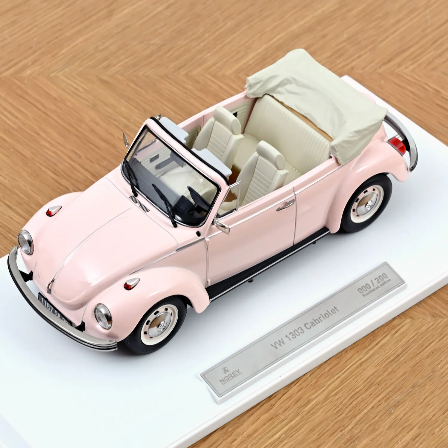 Norev VW 1303 Coccinelle Cabriolet 1972 miniature 1/18 rose
