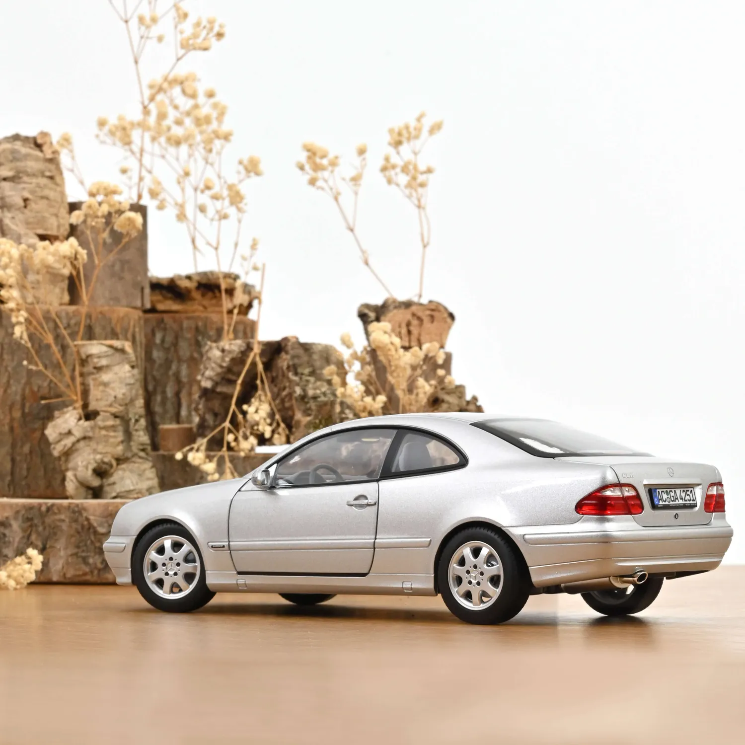 Norev Mercedes-Benz CLK-Class 2000 miniature 1/18 argent brillant