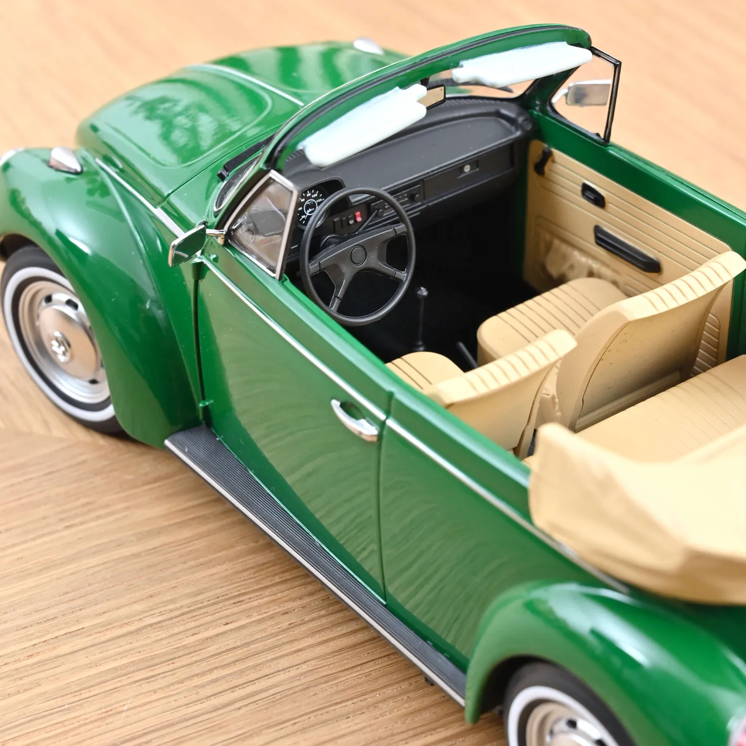 Norev VW 1303 Cabriolet 1972 miniature 1/18 vert 200pcs