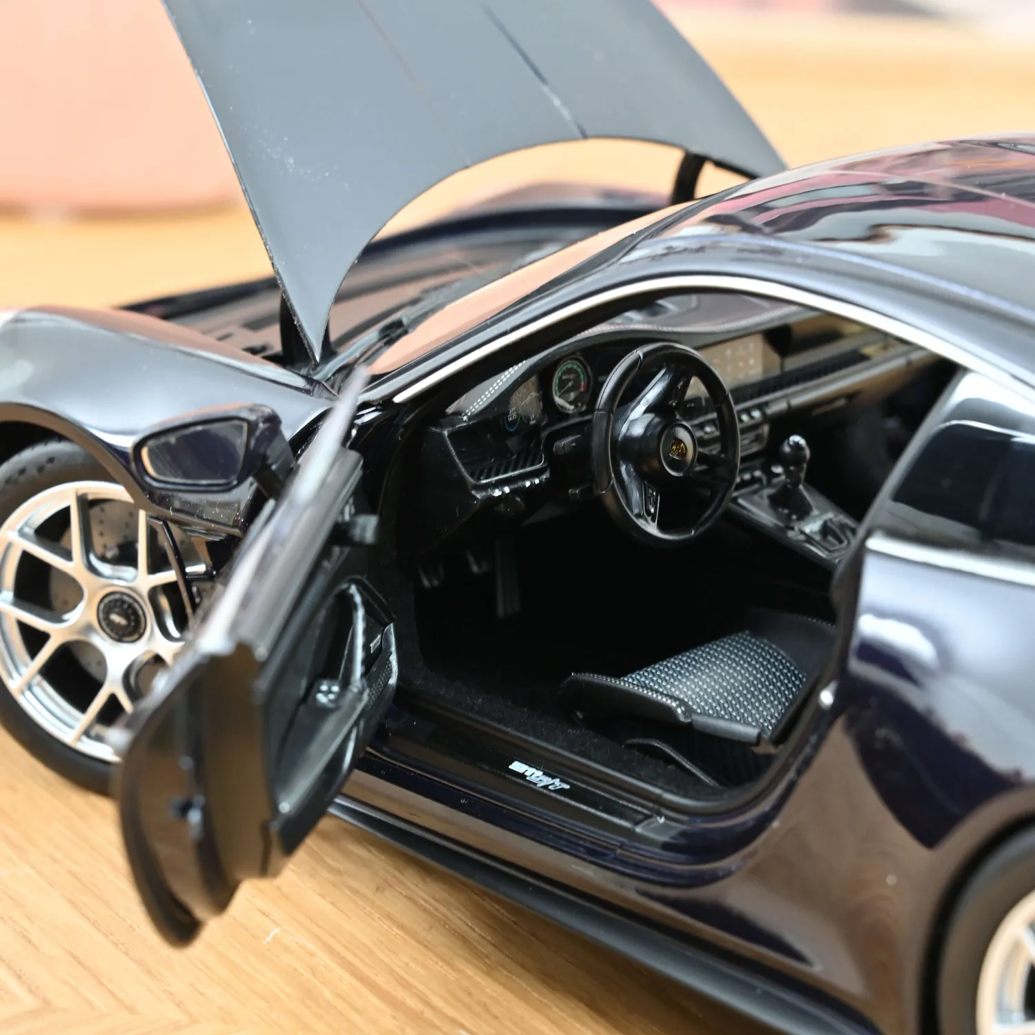 Norev Porsche 911 S/T 2023 voiture miniature 1/18 violet 400 pcs
