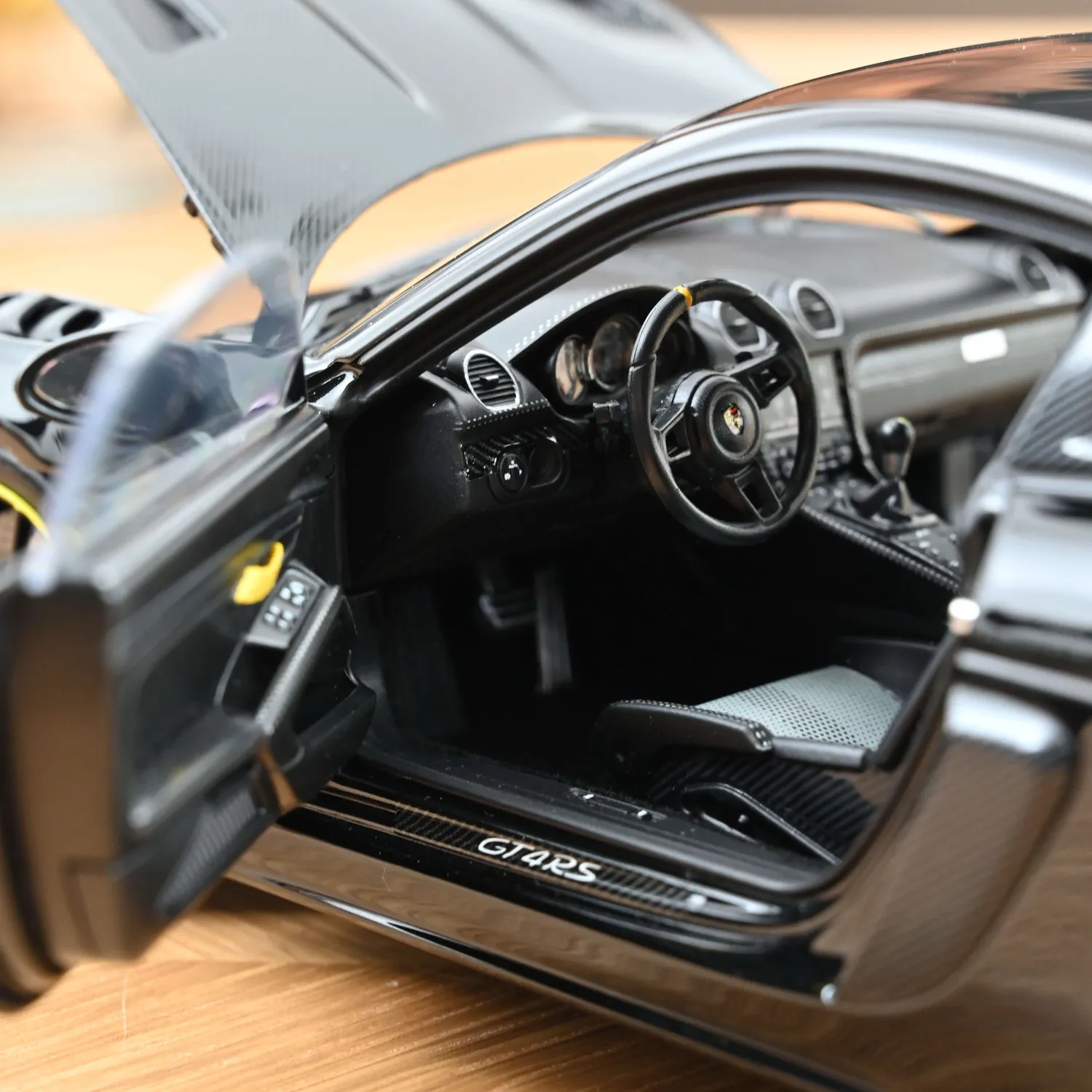 Norev Porsche Cayman GT4 RS miniature 1/18 noir Weissach