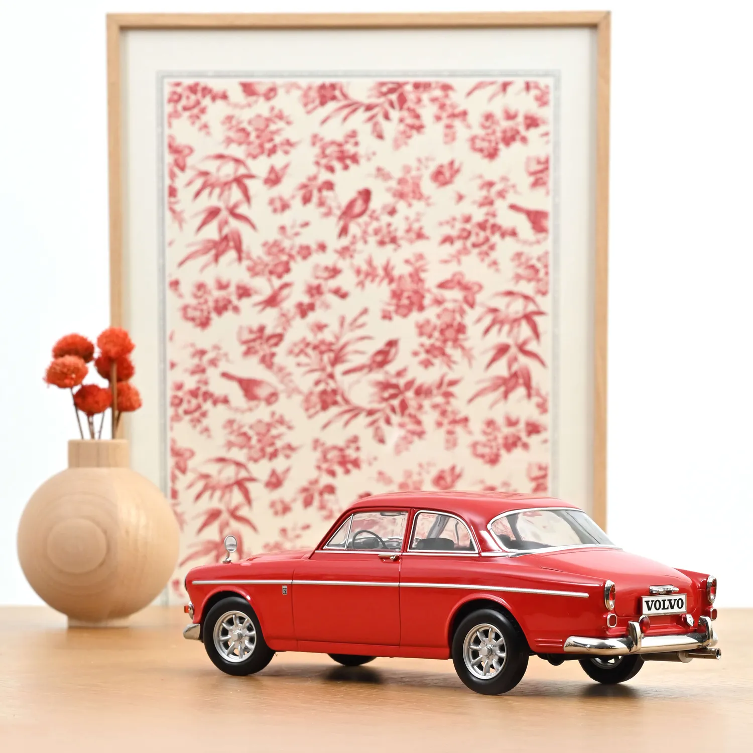 Norev Volvo 123 GT 1968 voiture miniature 1/18 rouge