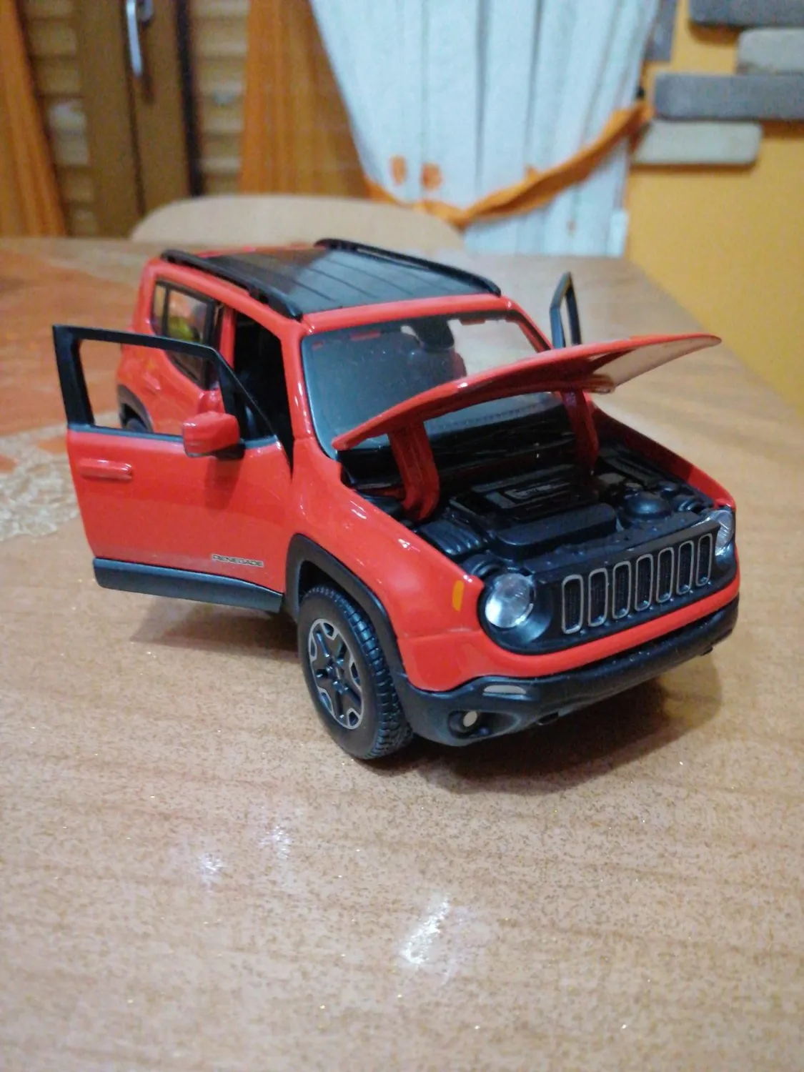 Maisto Jeep Renegade 2014 voiture miniature 1:24