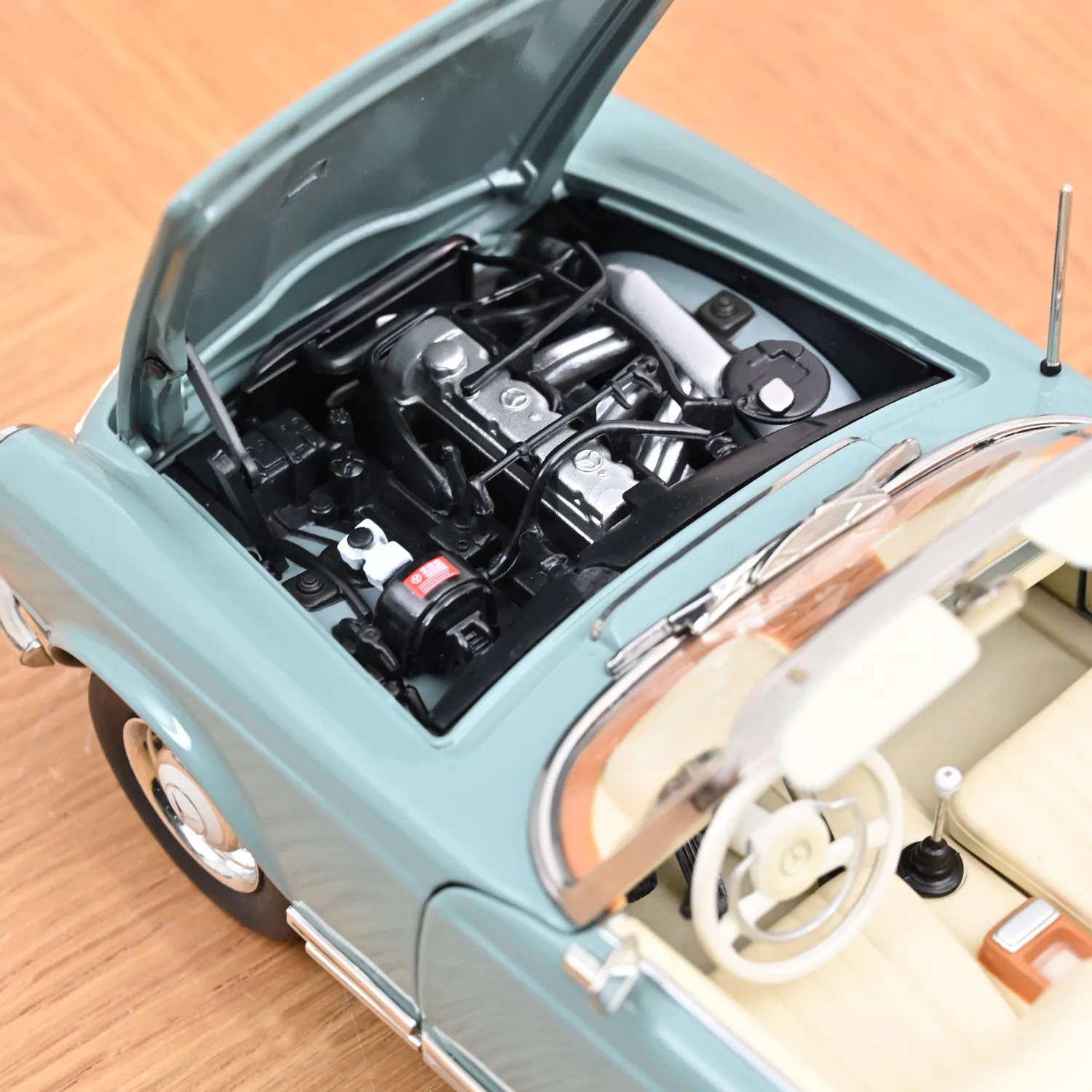 Norev Mercedes 230 SL 1963 voiture miniature 1/18 bleu horizon