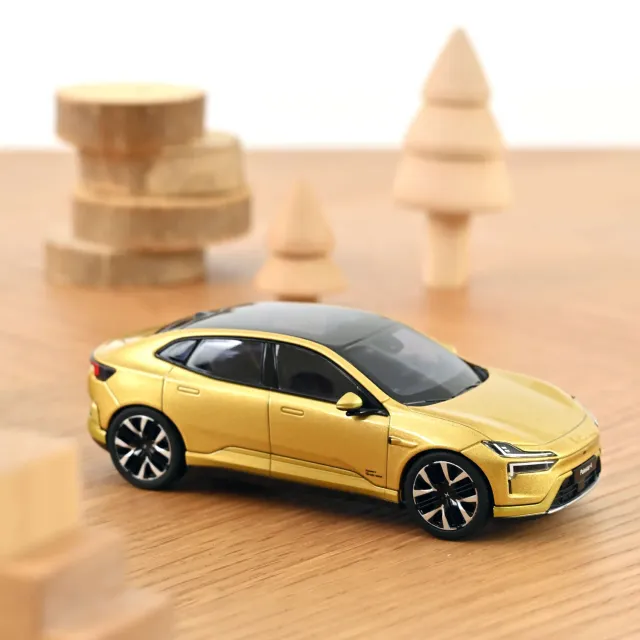 Norev Polestar 4 2024 miniature 1/43 dorée