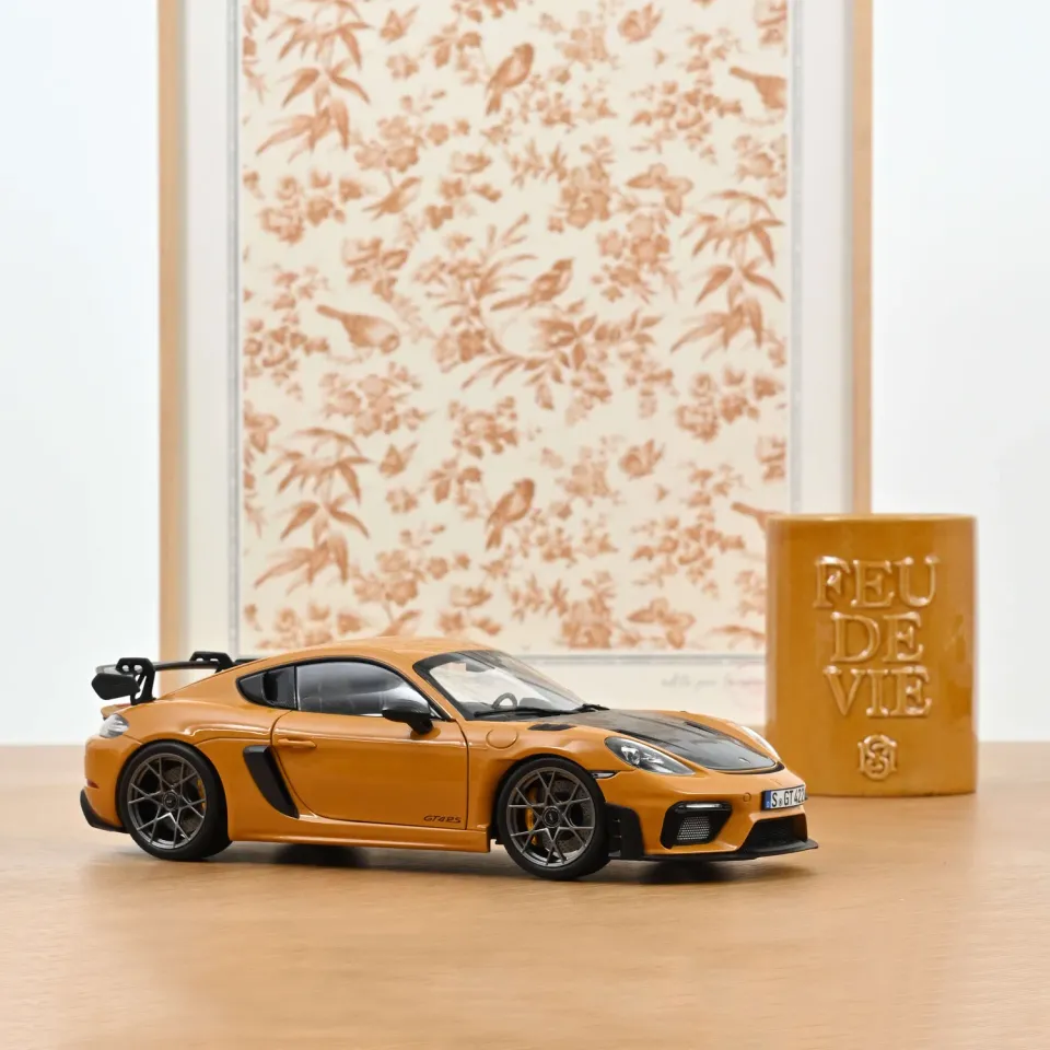 Norev Porsche Cayman GT4 RS 2023 voiture miniature 1/18 jaune