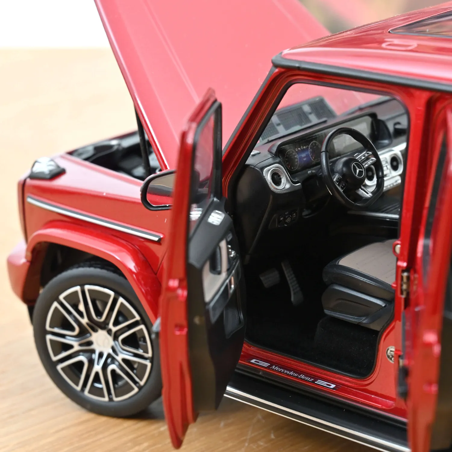 Norev Mercedes Classe G 2024 miniature 1/18 rouge hyacinth