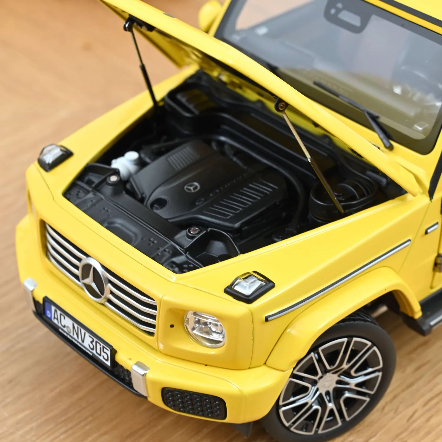 Norev Mercedes G-Class 2024 miniature 1/18 jaune