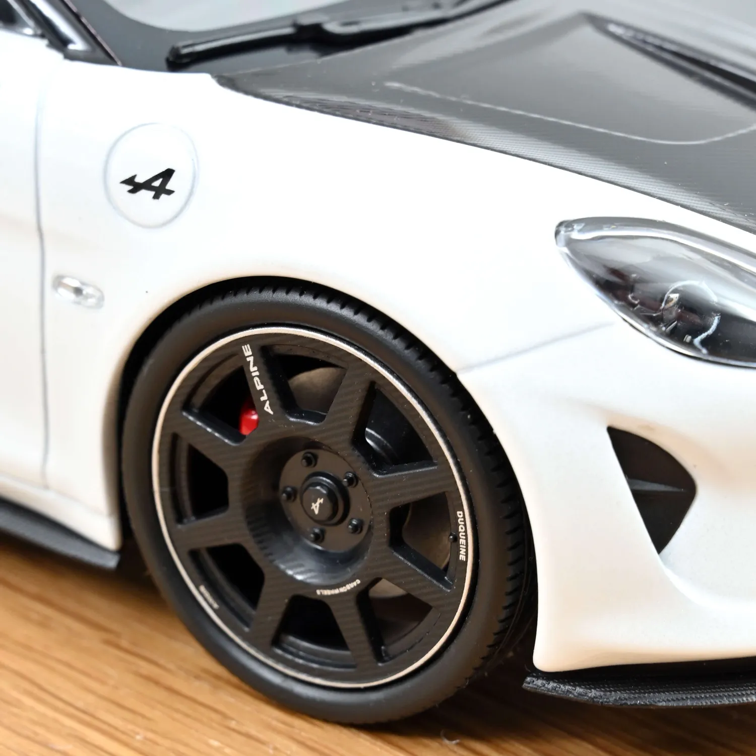 Norev Alpine A110 R 2024 voiture miniature 1/18 blanc iridescent
