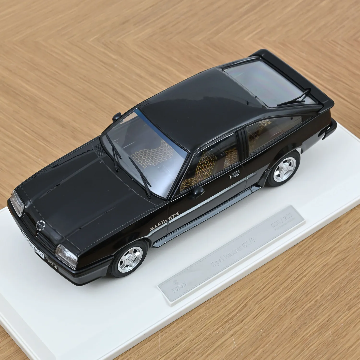 Norev Opel Manta CC GT/E 1982 voiture miniature 1/18 noir 200 pcs
