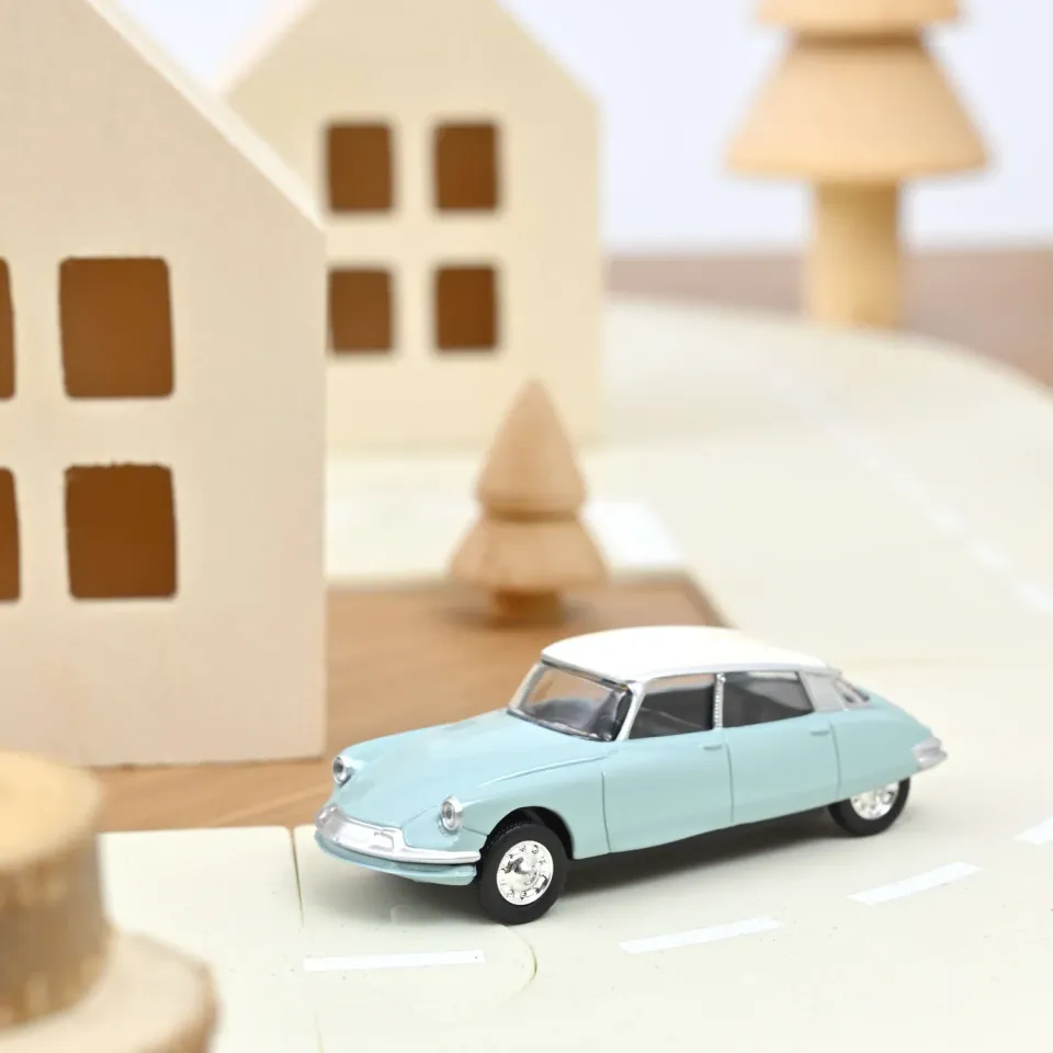 Norev Citroën DS 19 voiture miniature 1/58 bleu