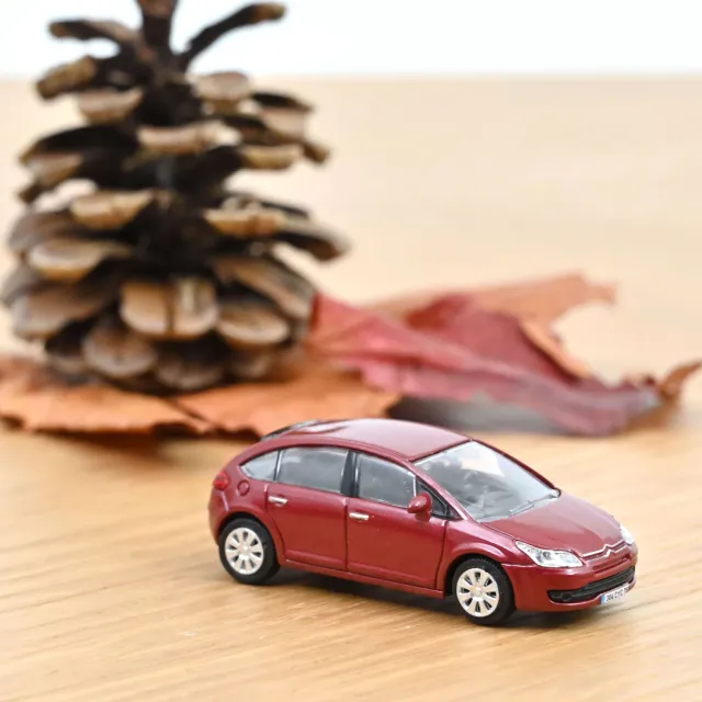Norev Citroën C4 Berline 2004 voiture miniature 1/87 rouge
