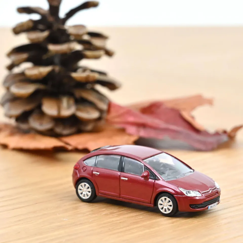 Norev Citroën C4 Berline 2004 voiture miniature 1/87 rouge